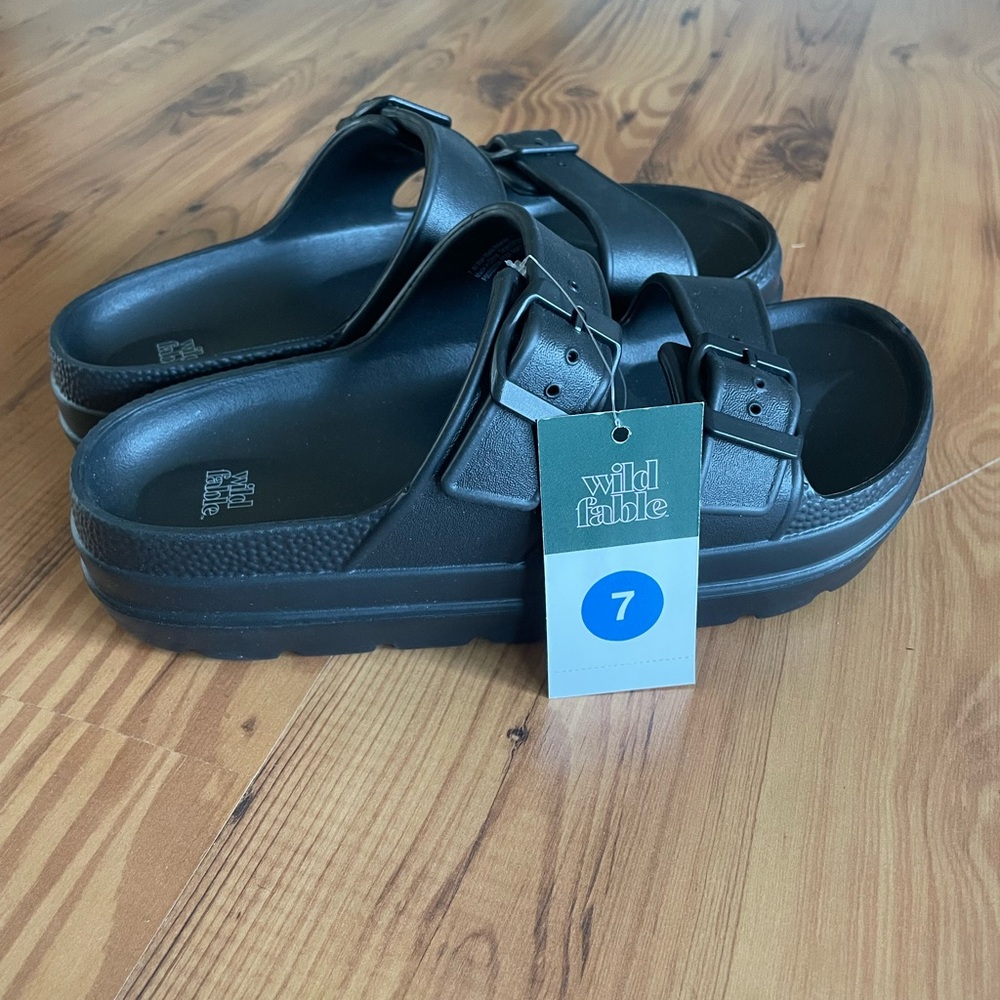 Wild Fable Black Sandals
